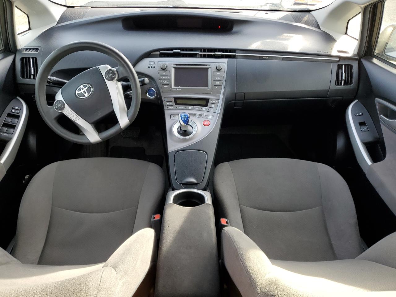 2015 Toyota Prius - Image 8