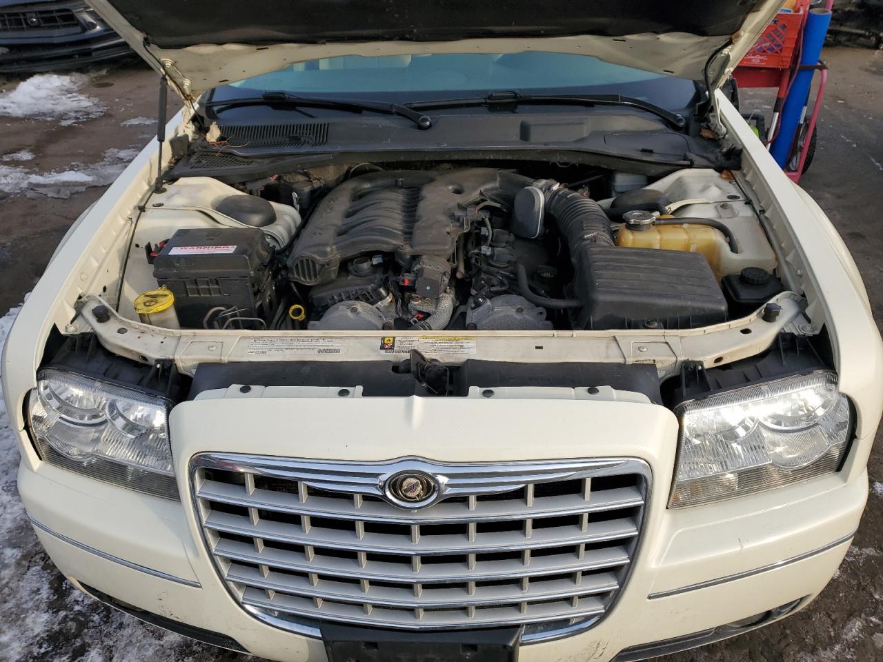 2010 Chrysler 300 - Image 11