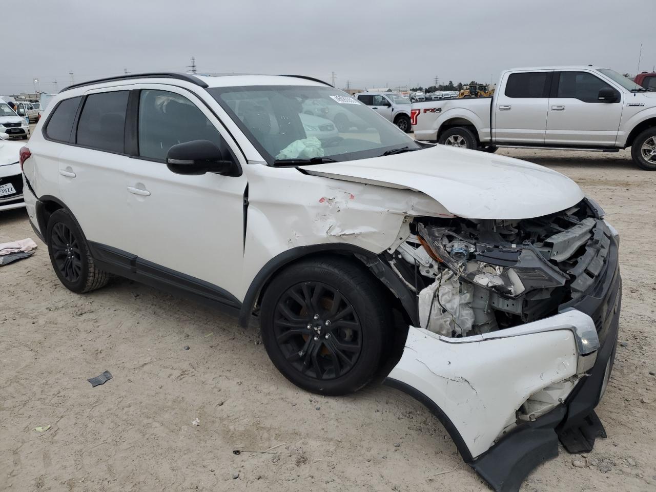 2019 Mitsubishi Outlander - Image 4