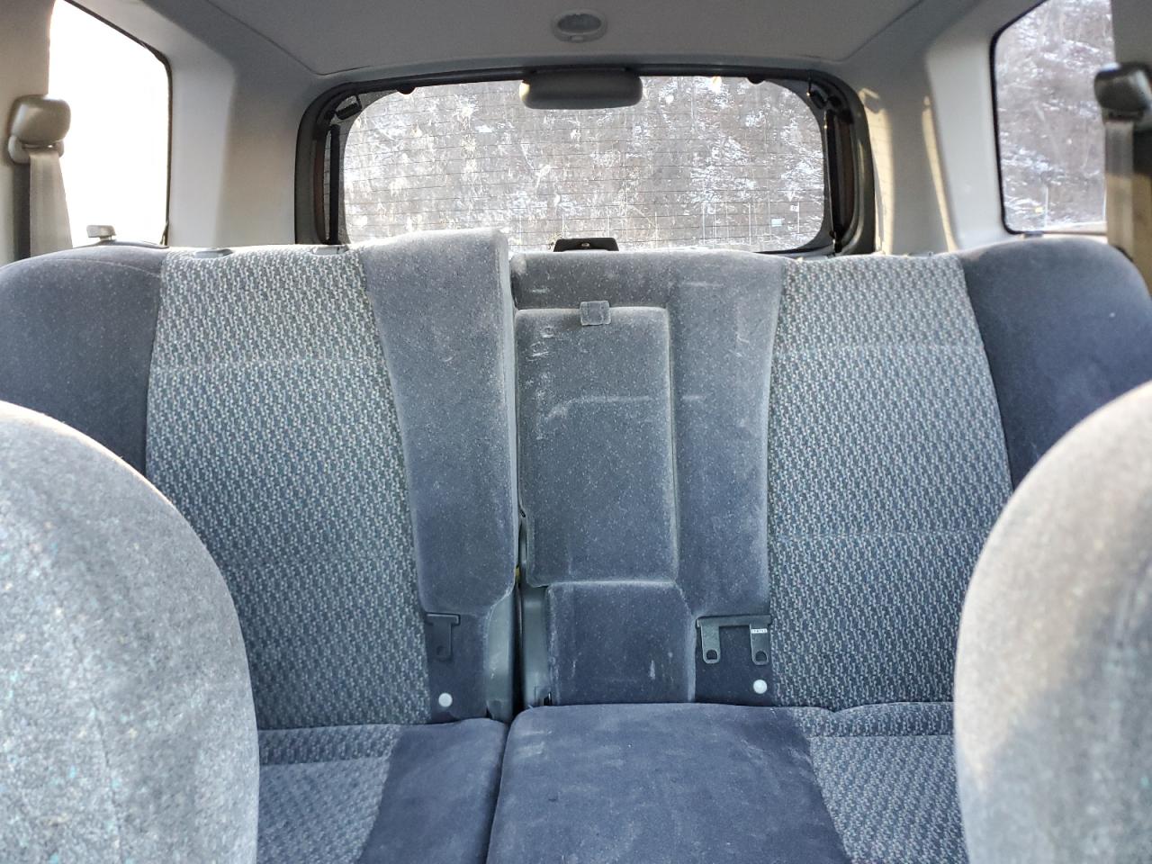 2004 Hyundai Santa Fe - Image 10