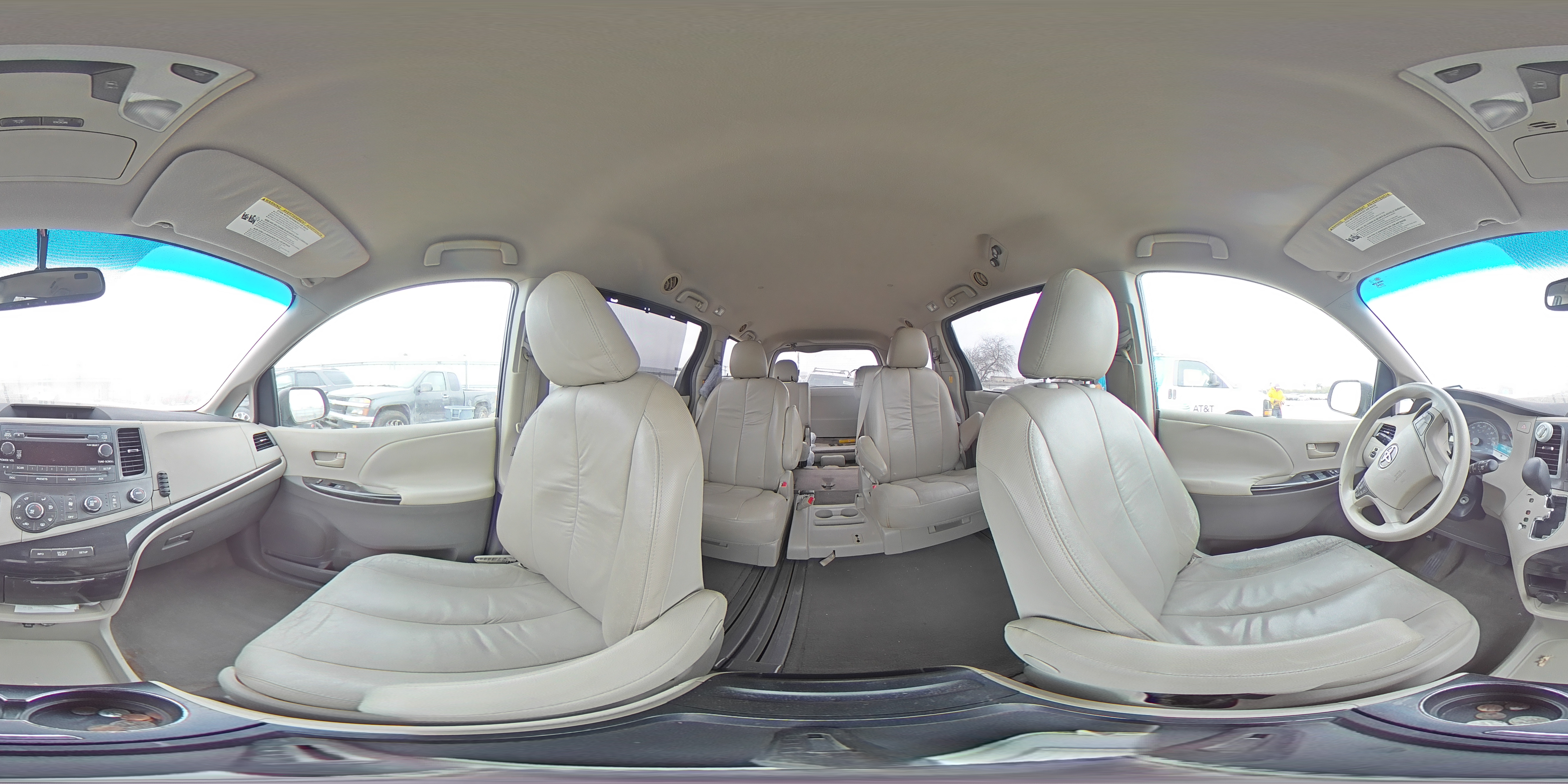 2011 Toyota Sienna - Image 14