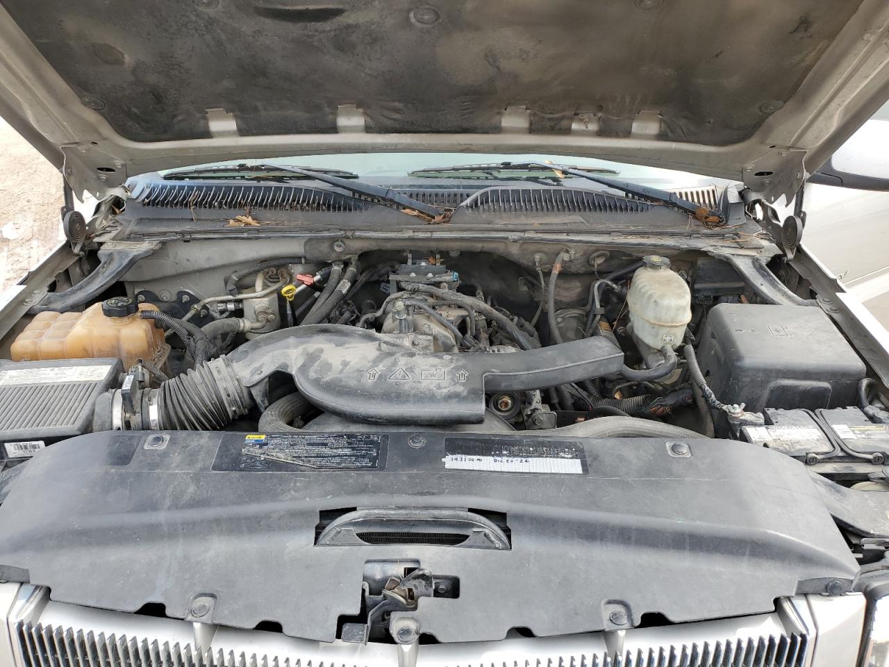 2004 Cadillac Escalade - Image 13
