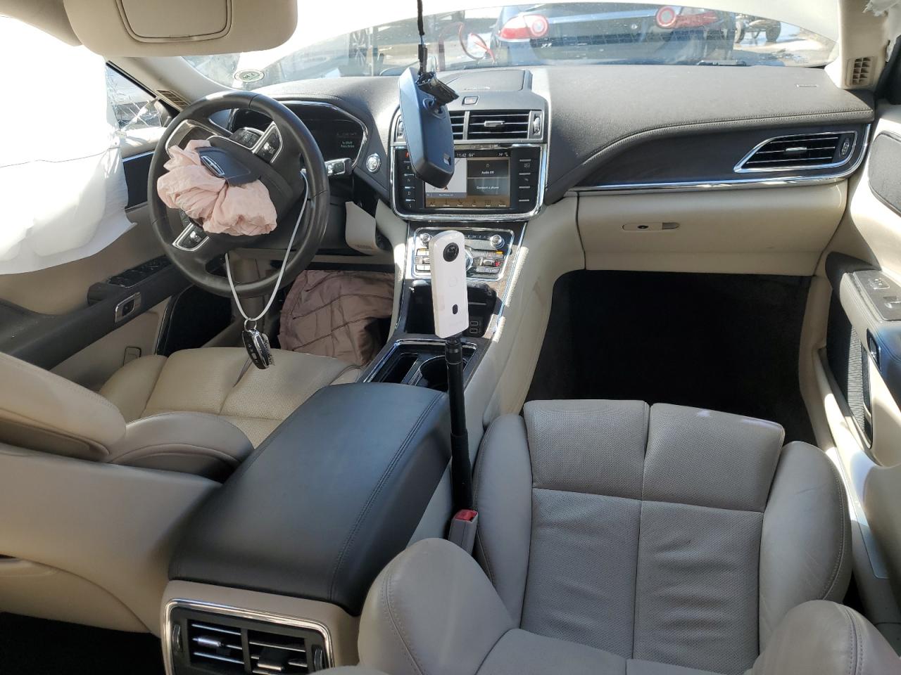 2017 Lincoln Continental - Image 8