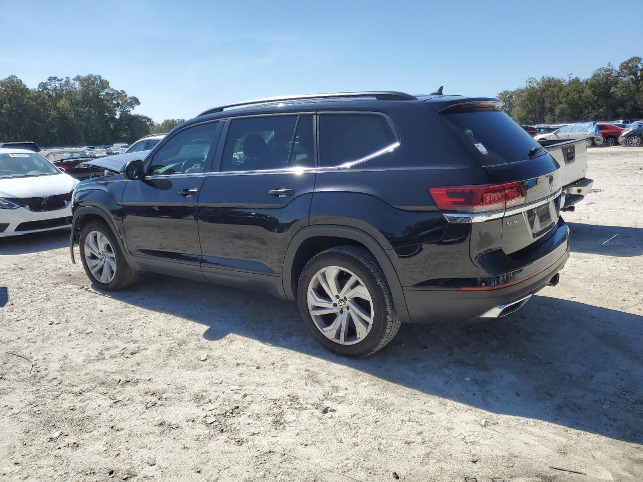 2021 Volkswagen Atlas - Image 2
