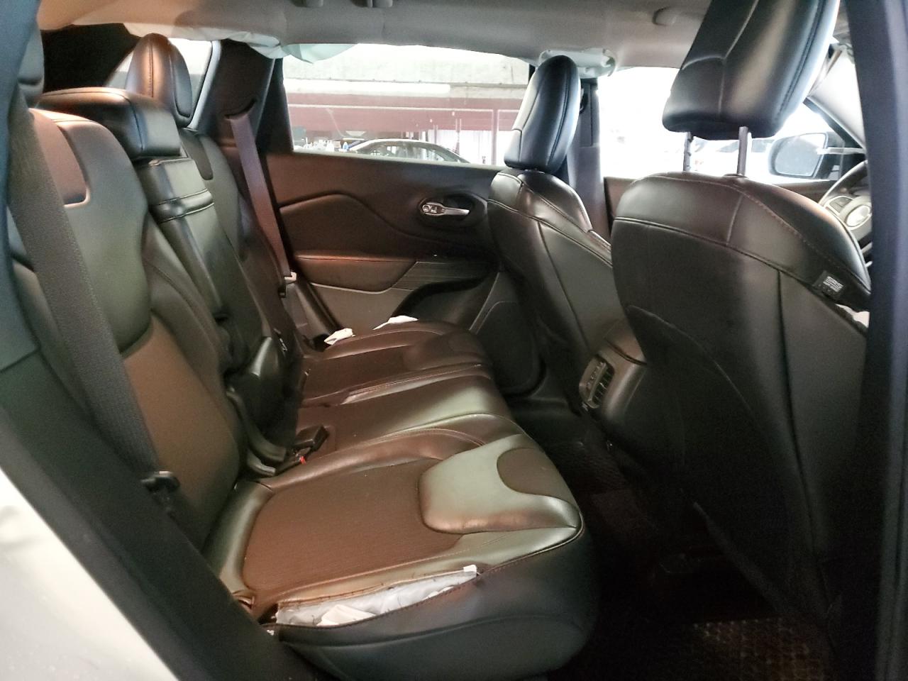 2017 Jeep Cherokee - Image 11