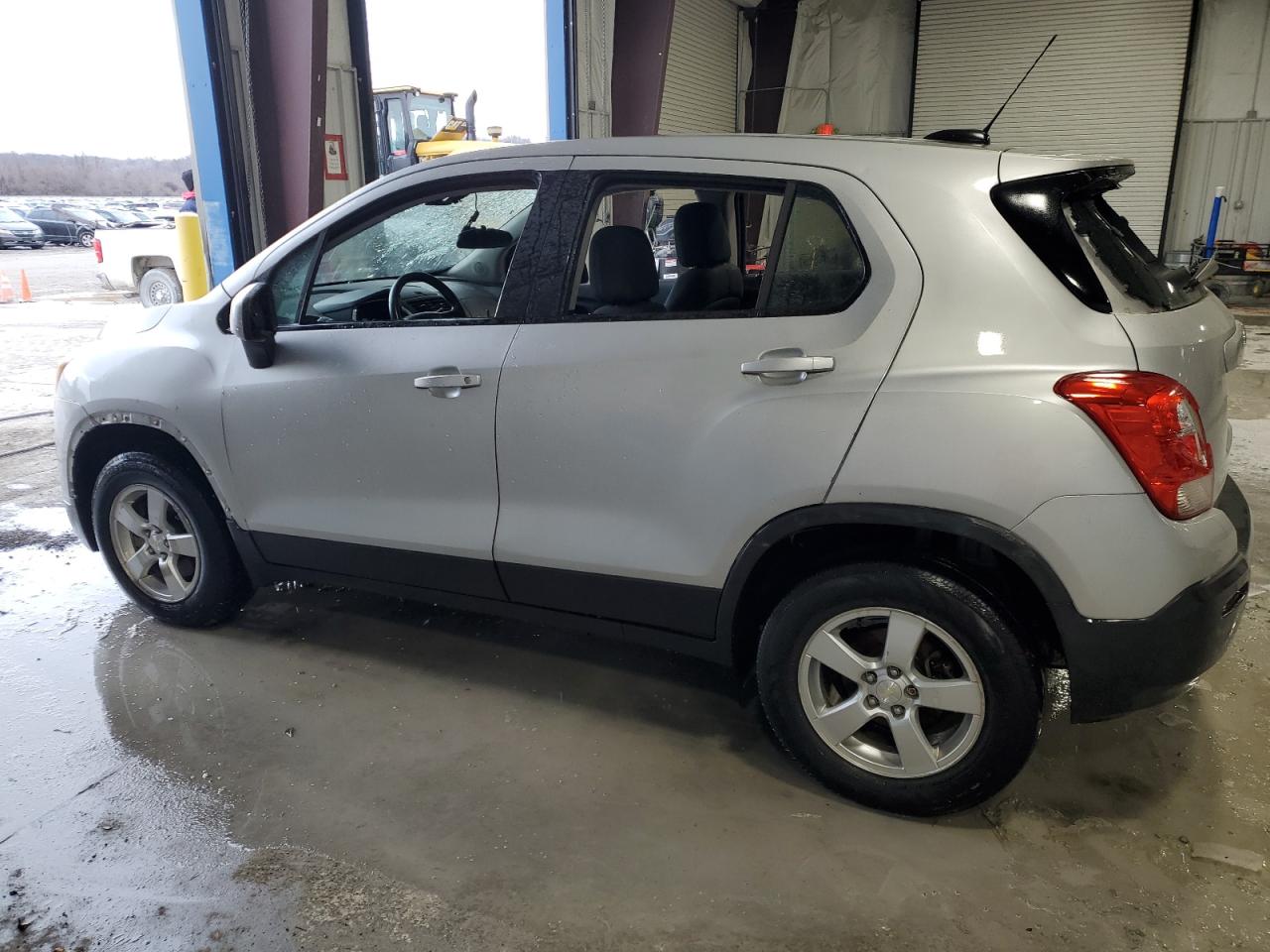 2015 Chevrolet Trax - Image 2