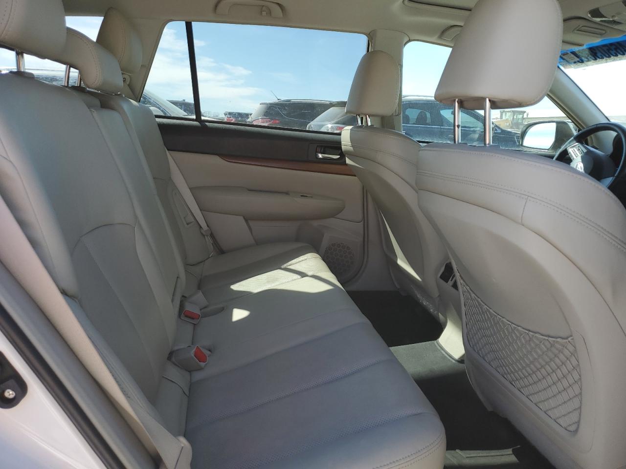 2013 Subaru Outback - Image 11