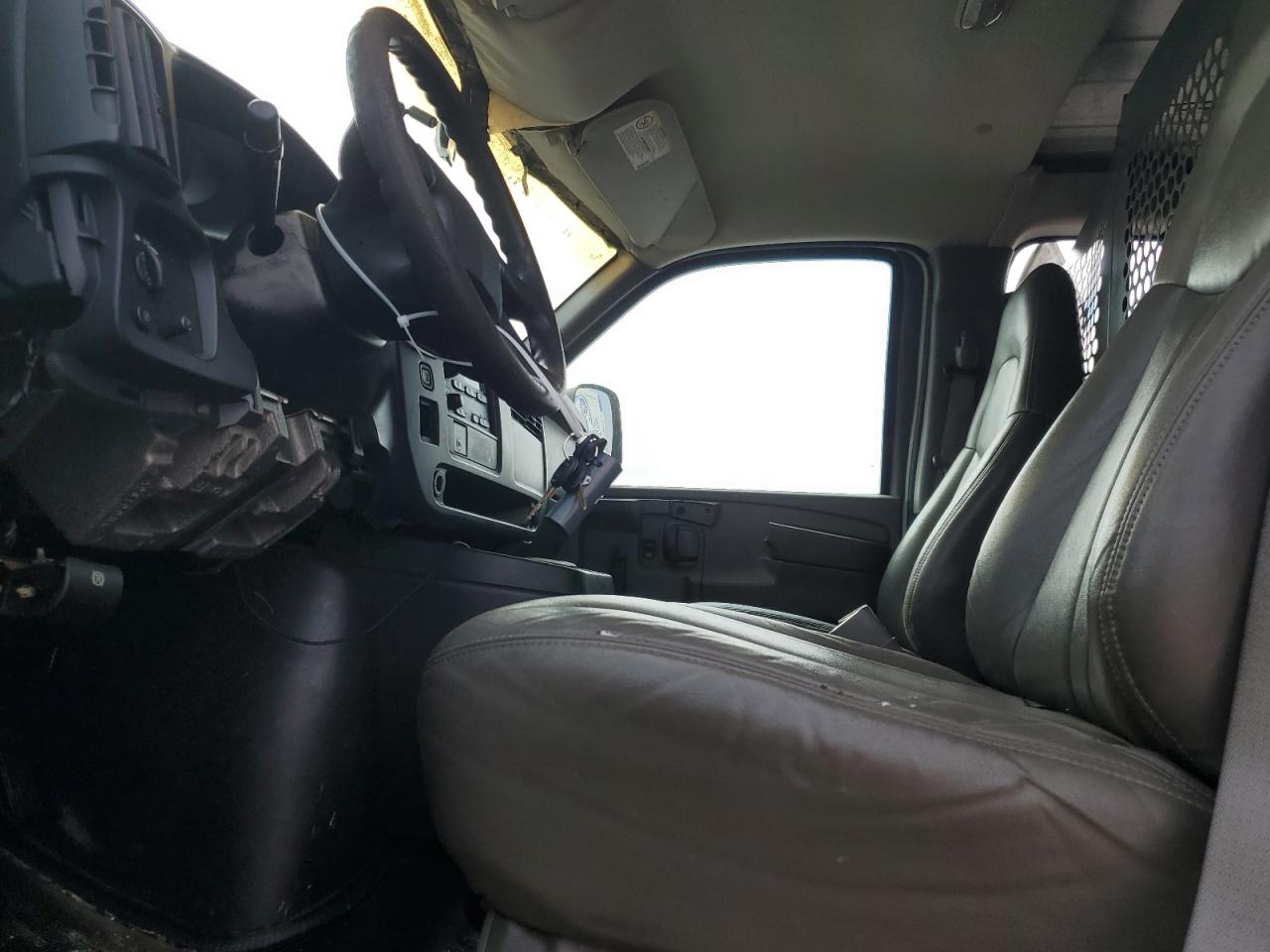 2003 Chevrolet Express - Image 7