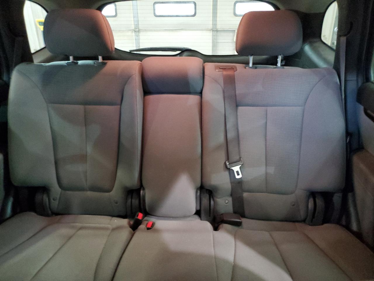 2012 Hyundai Santa Fe - Image 10