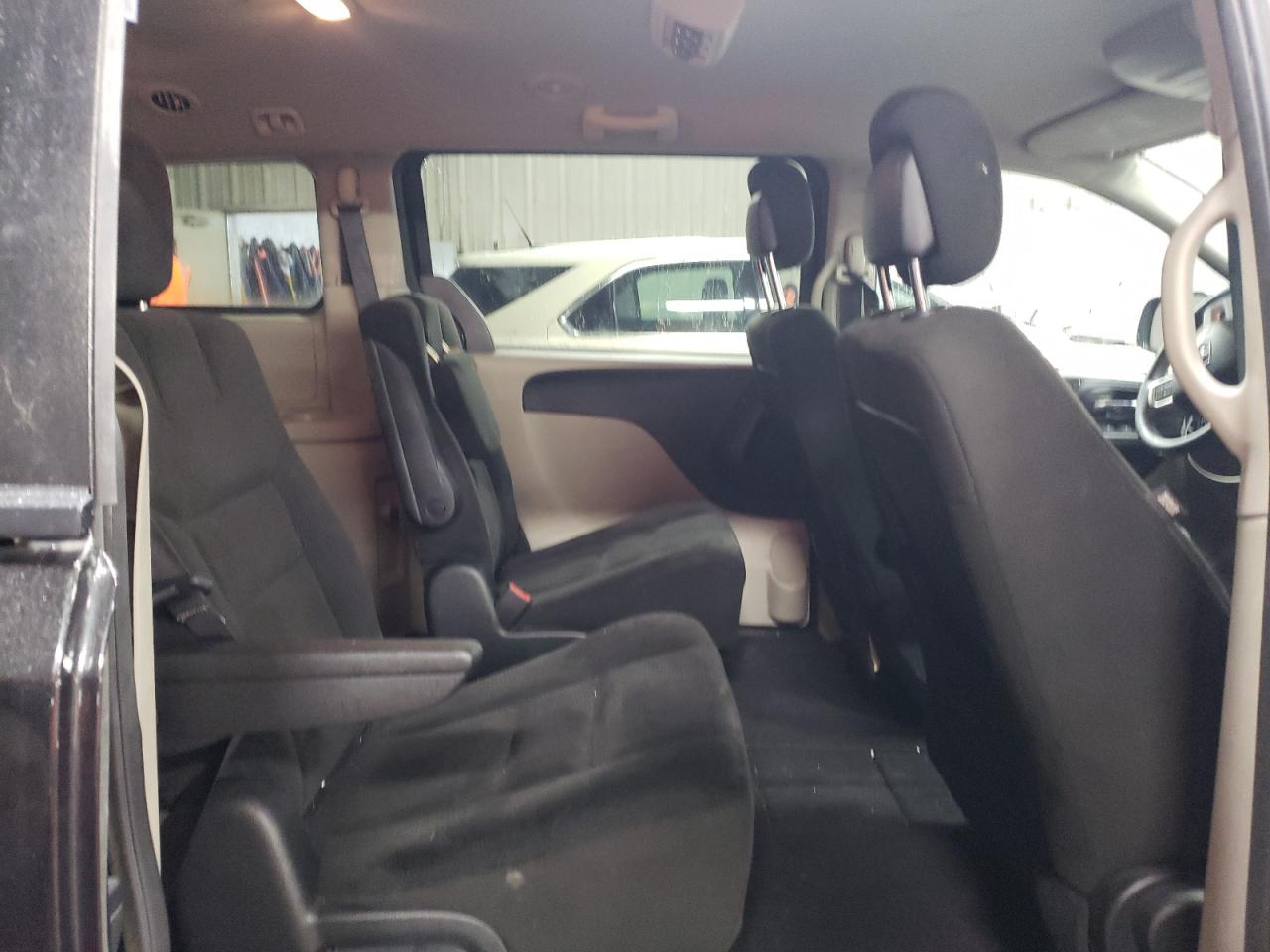 2017 Dodge Caravan - Image 11