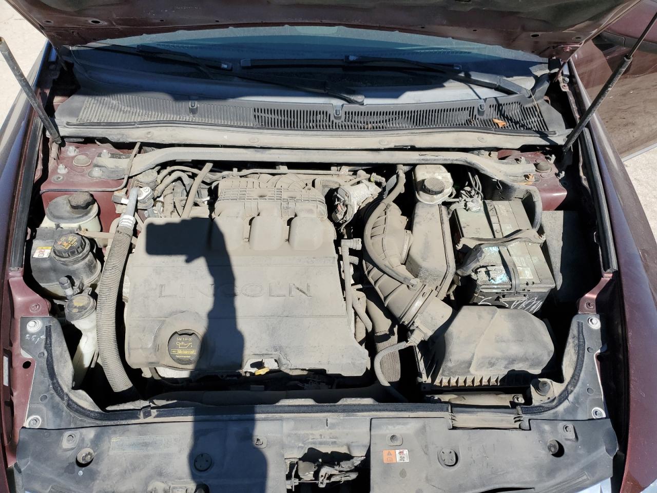 2010 Lincoln MKS - Image 11