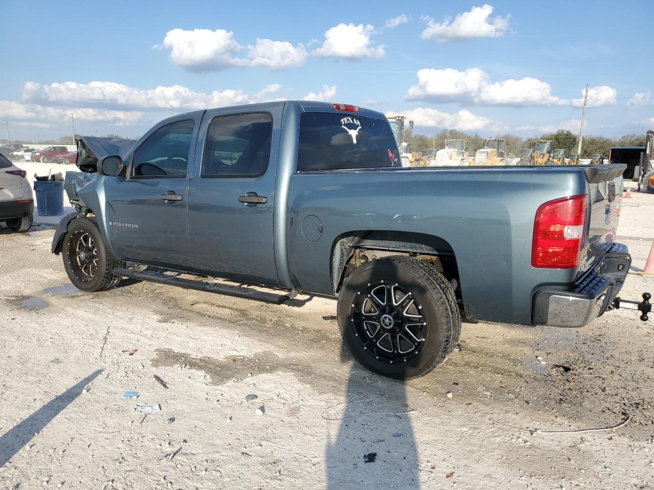 2009 Chevrolet Silverado - Image 2