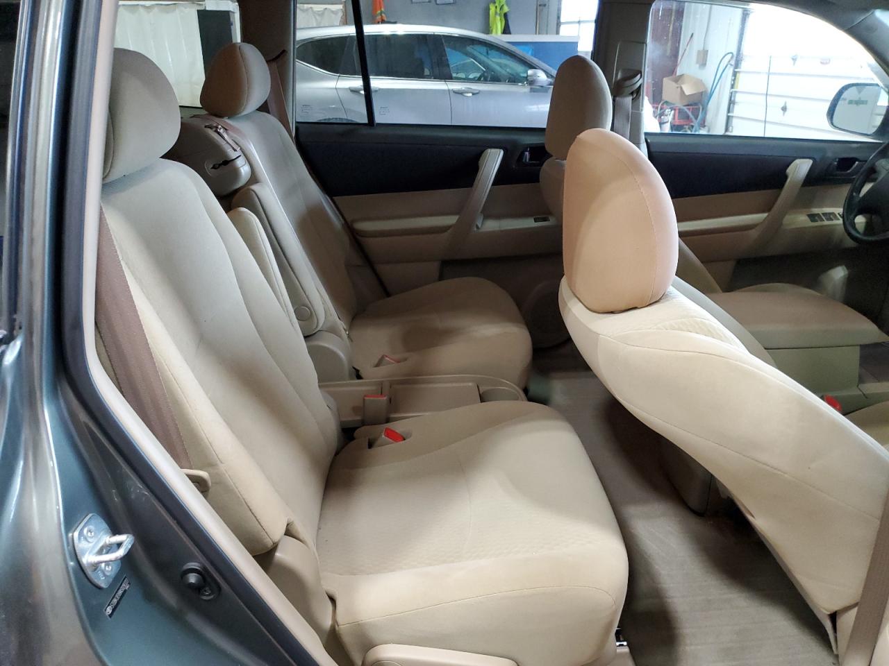 2010 Toyota Highlander - Image 11