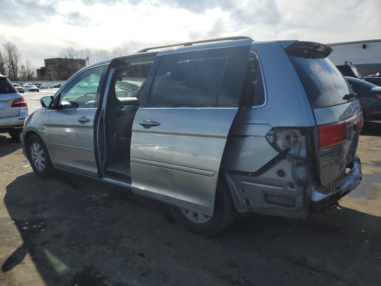 2010 Honda Odyssey - Image 2