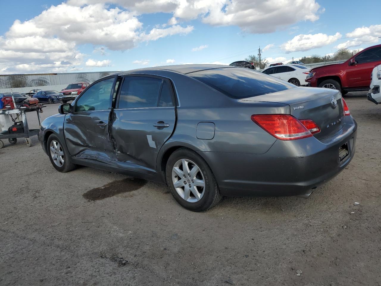 2005 Toyota Avalon - Image 2