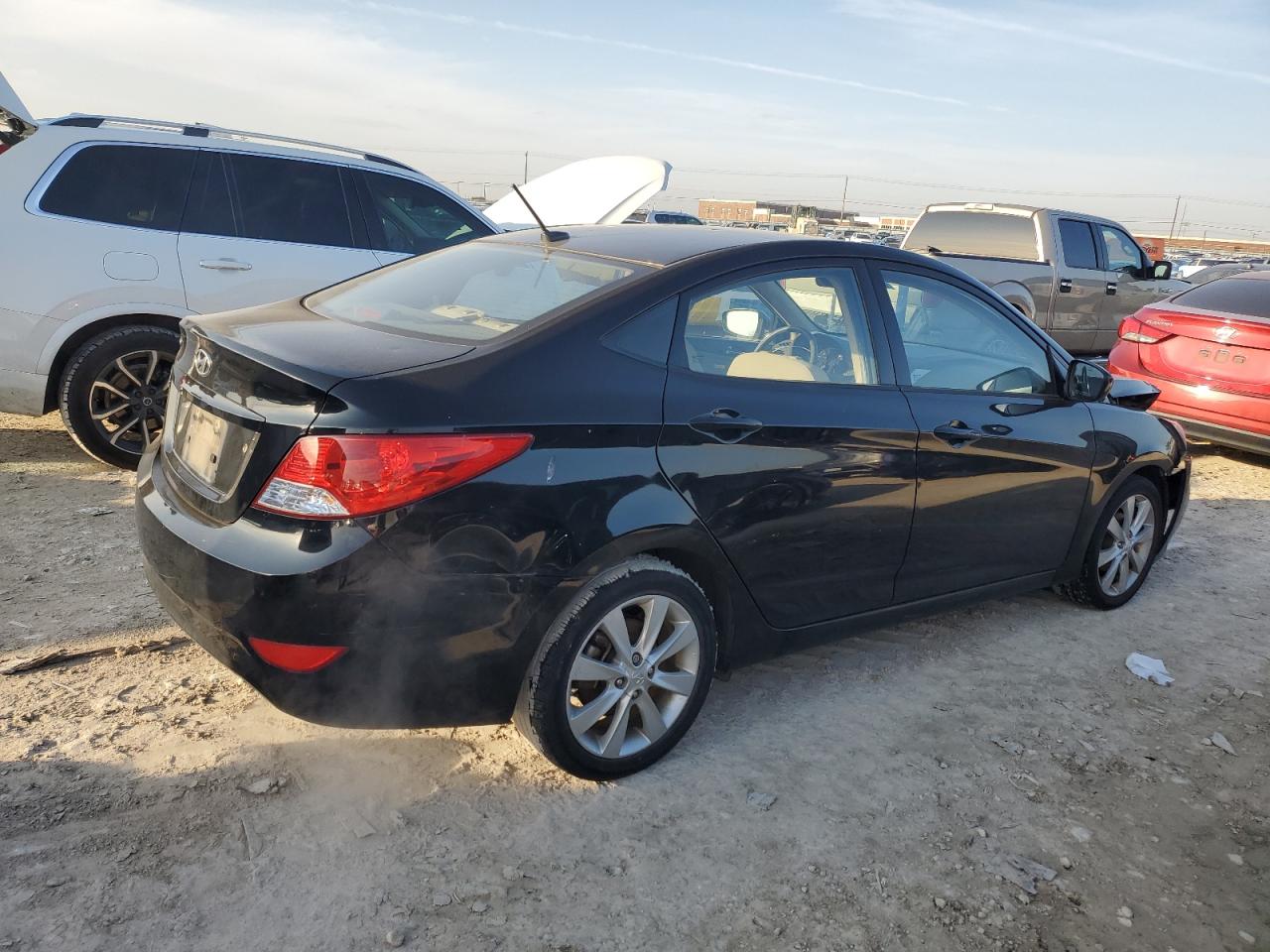 2013 Hyundai Accent - Image 3