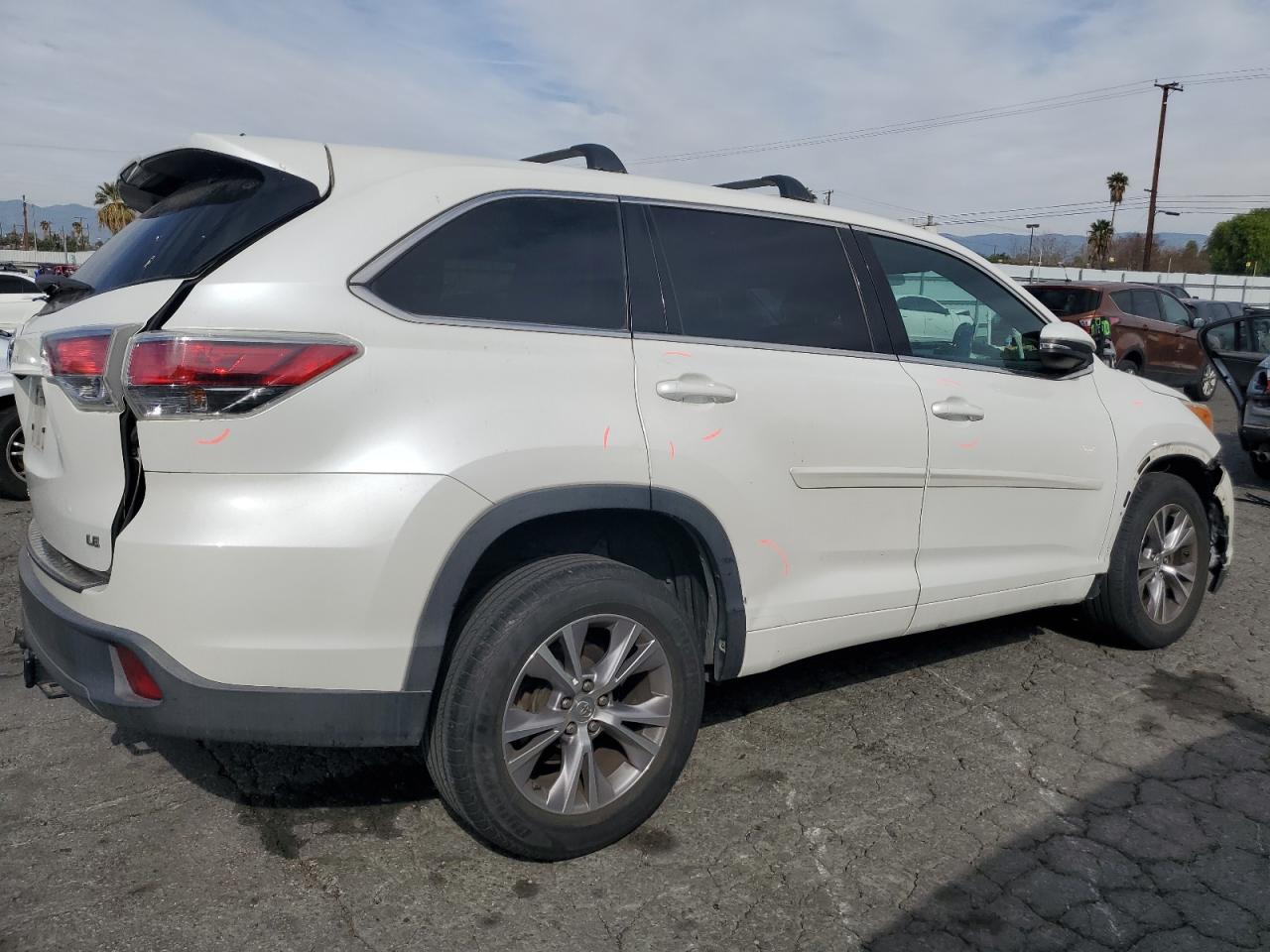 2015 Toyota Highlander - Image 3