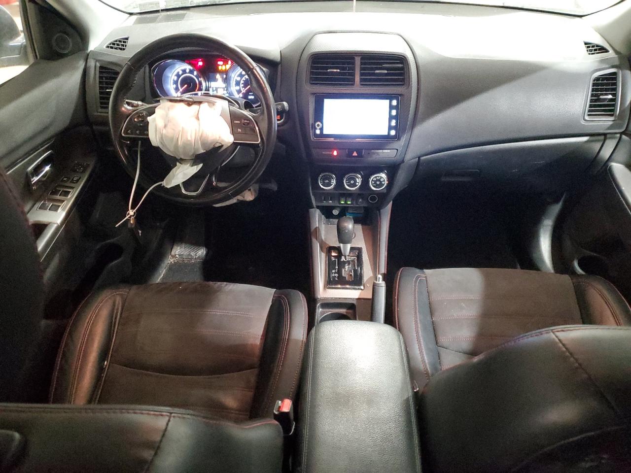2018 Mitsubishi Outlander - Image 8
