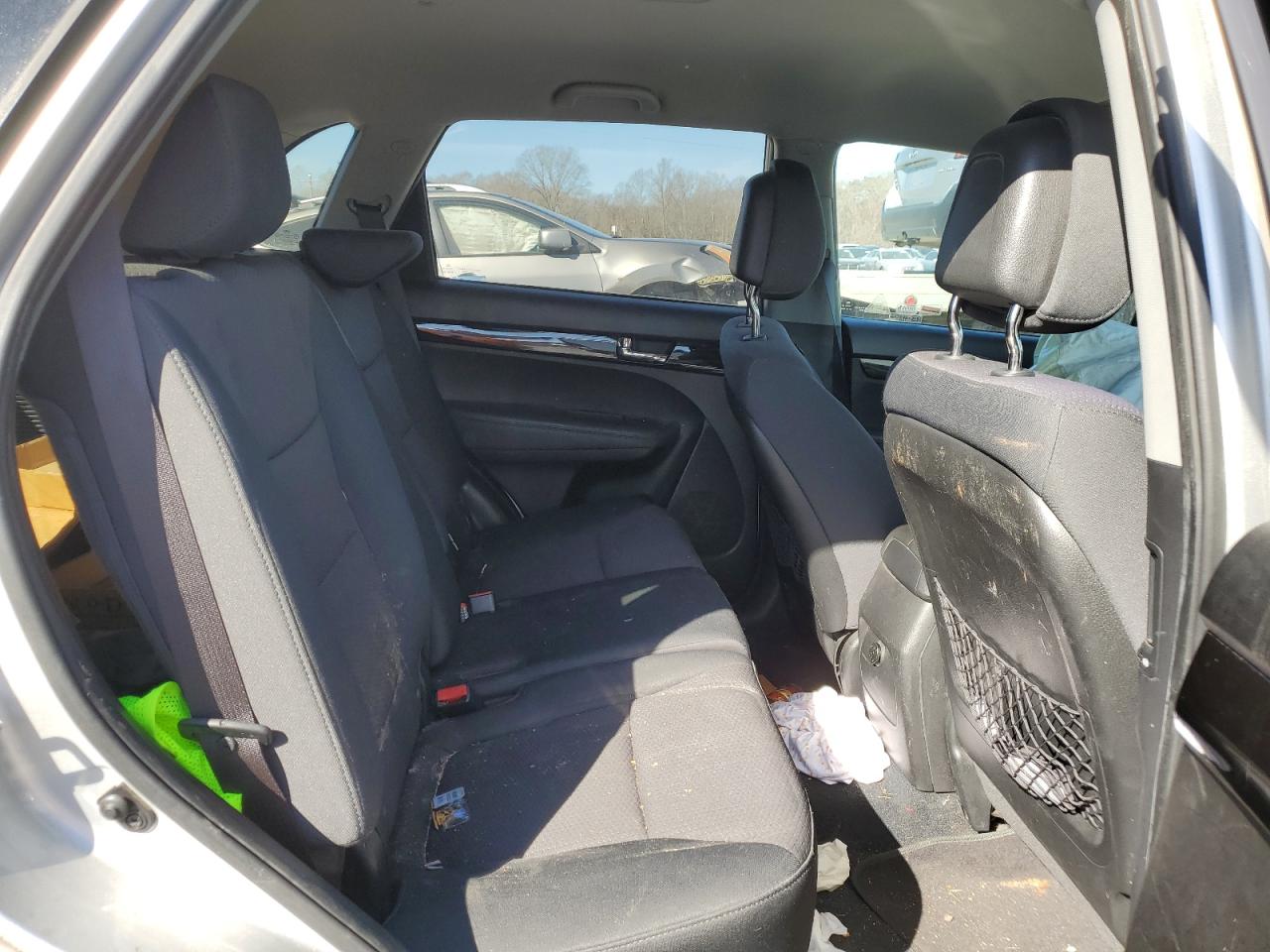 2011 Kia Sorento - Image 11