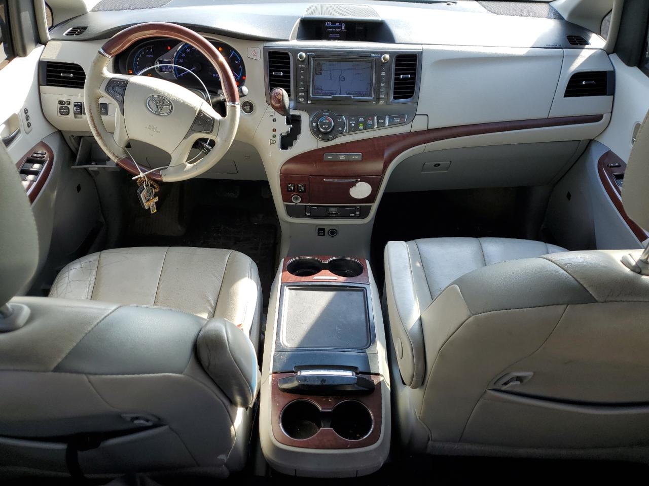 2013 Toyota Sienna - Image 8