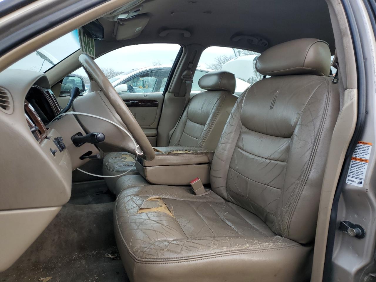2001 Lincoln Town Car - Image 7