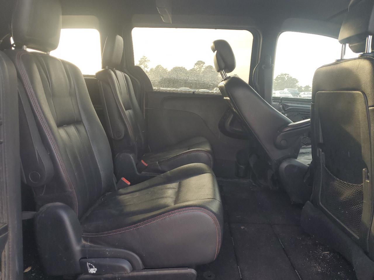 2018 Dodge Caravan - Image 11