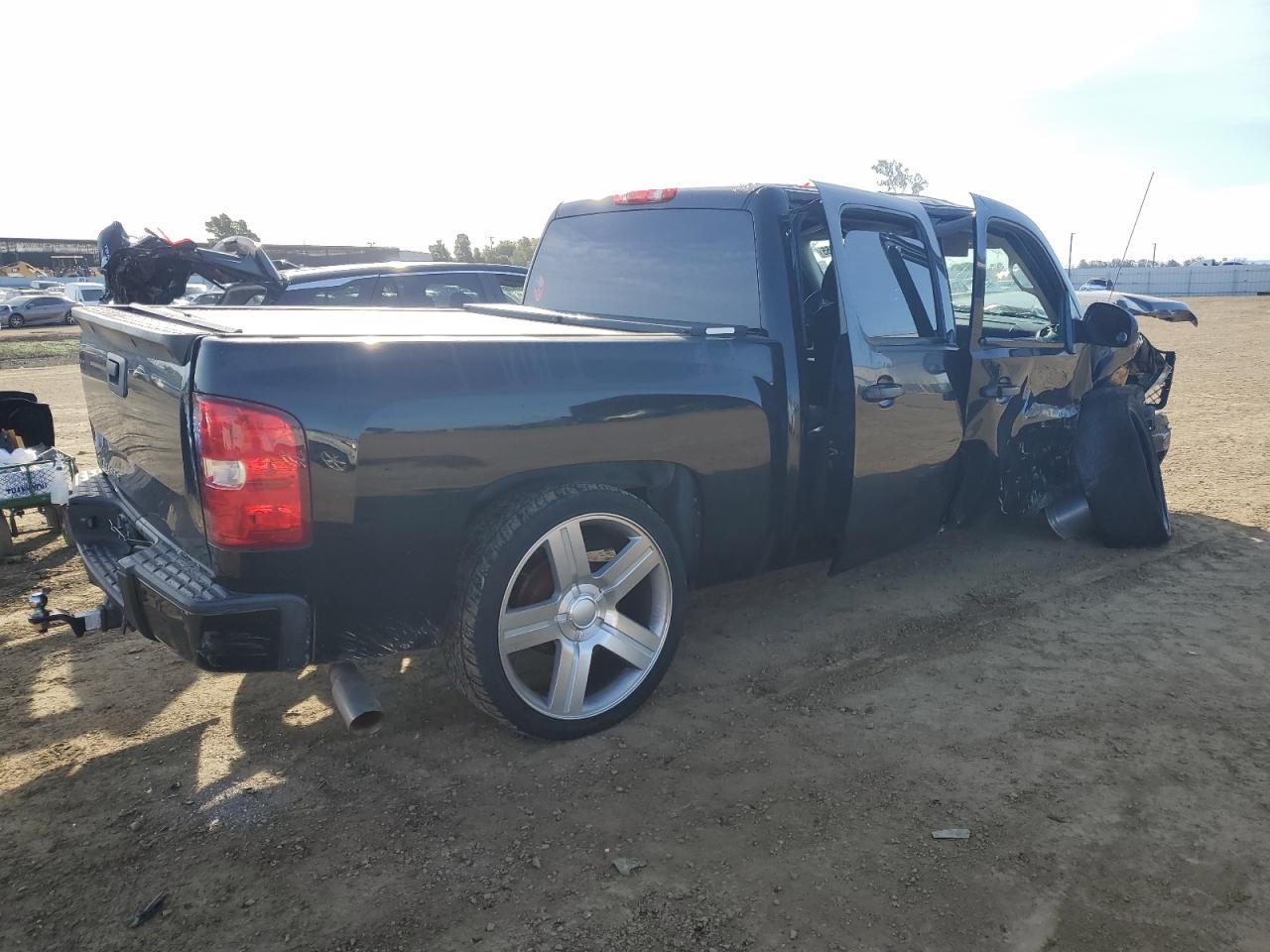 2007 Chevrolet Silverado - Image 3