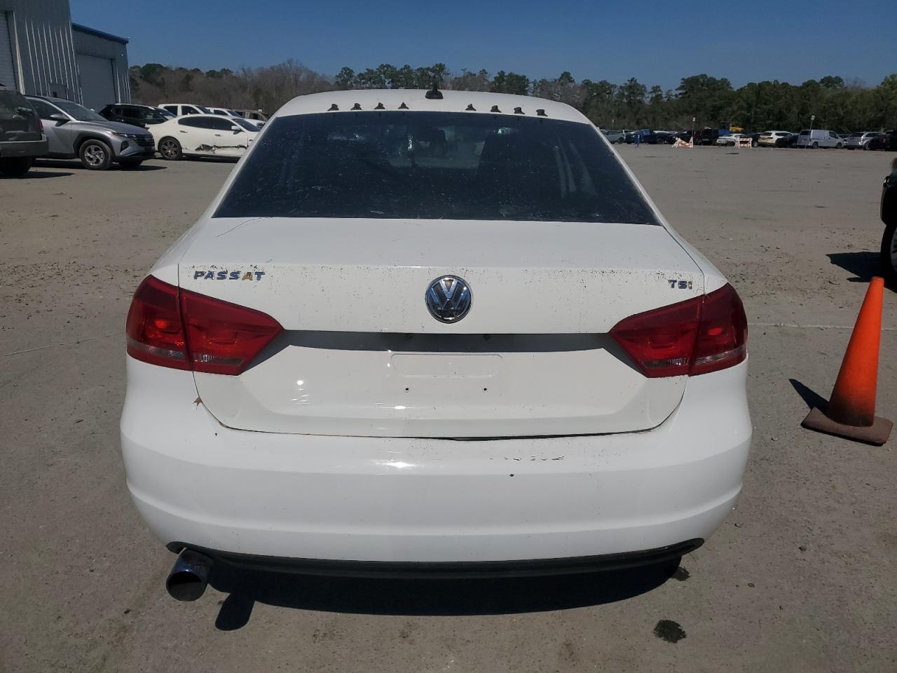 2014 Volkswagen Passat - Image 6