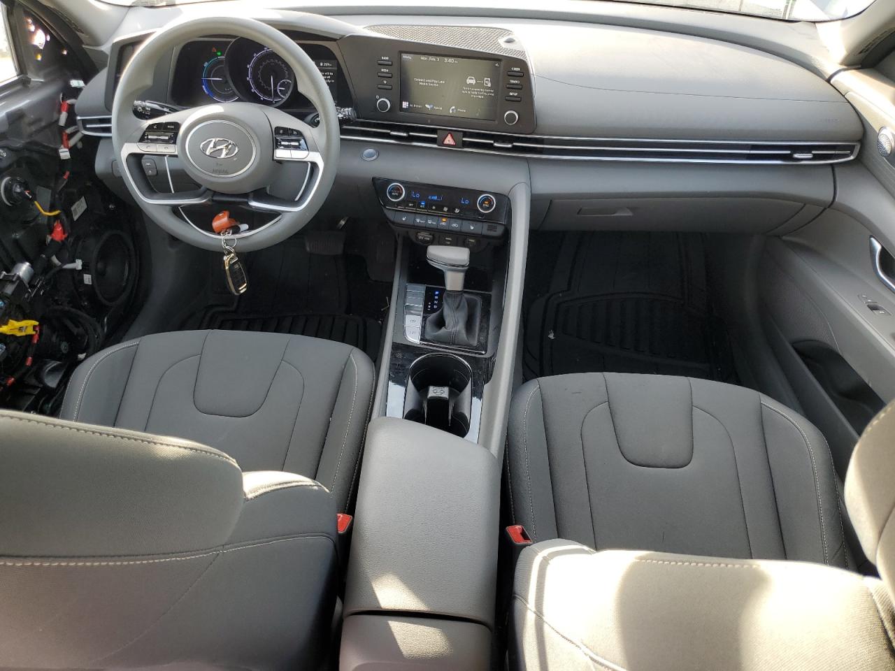 2023 Hyundai Elantra - Image 8