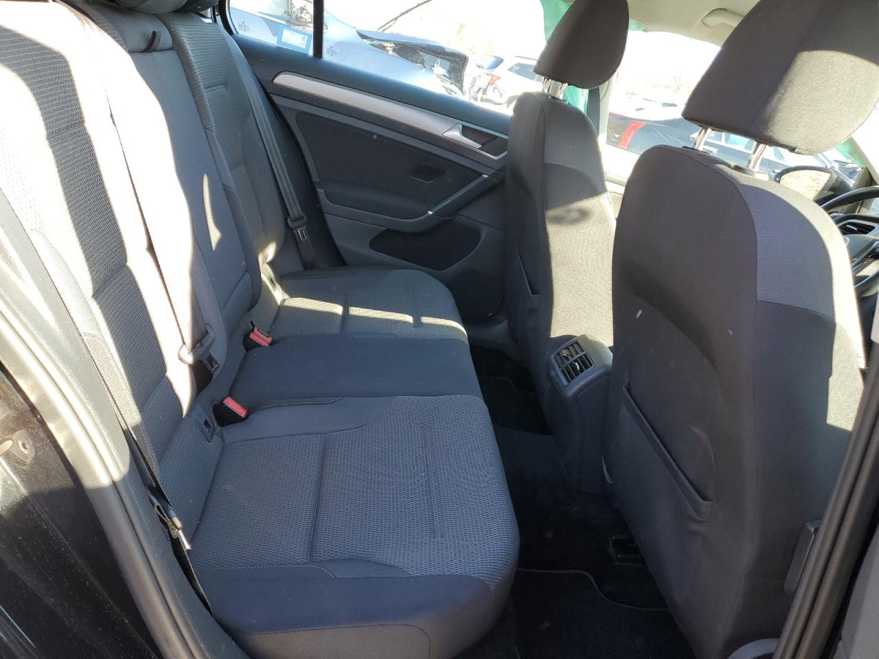 2016 Volkswagen Golf - Image 10