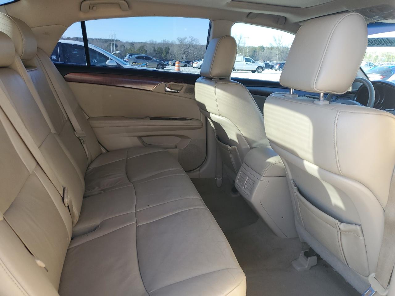 2011 Toyota Avalon - Image 10