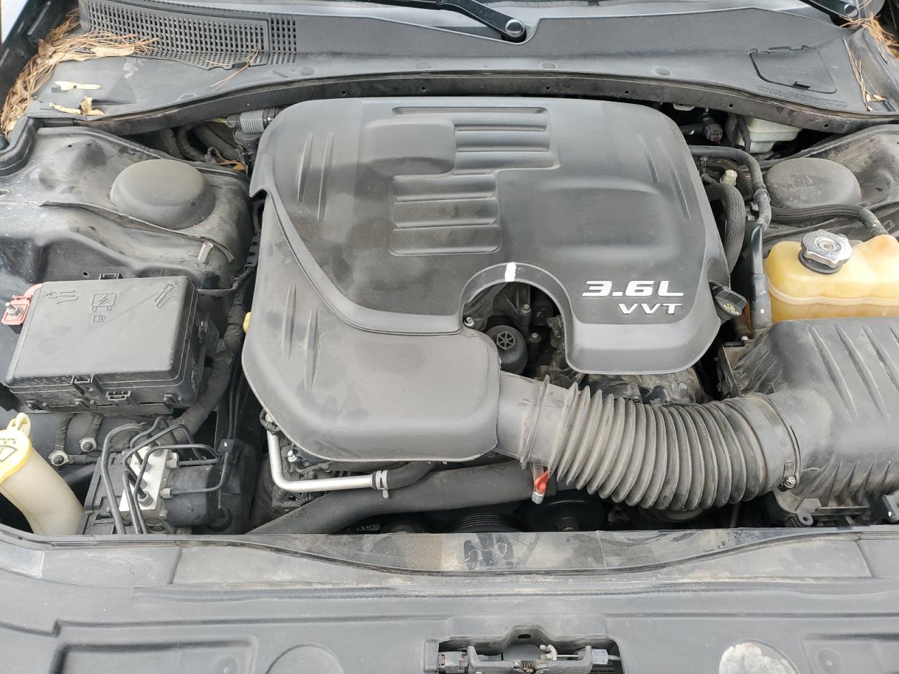2014 Chrysler 300 - Image 11