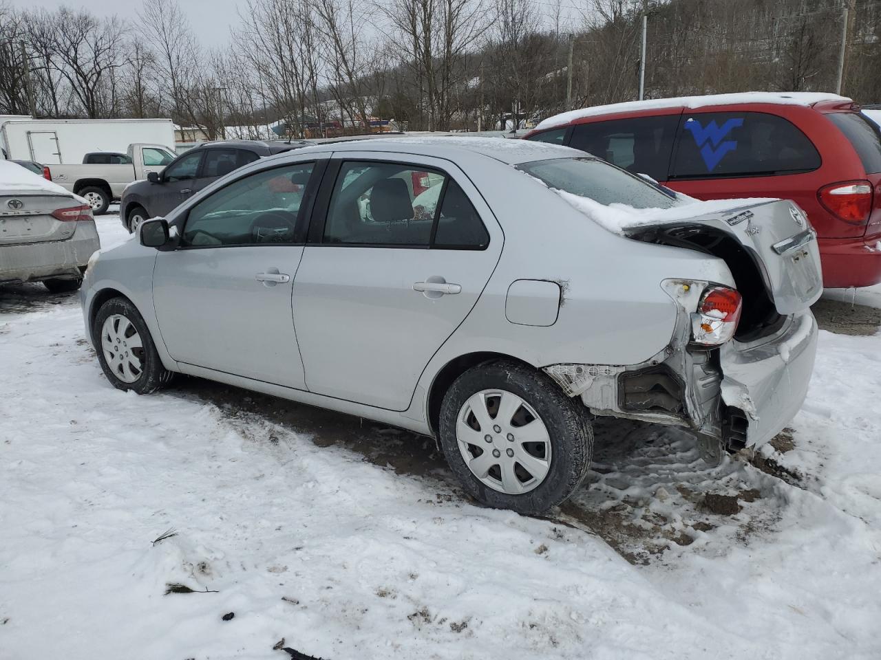 2011 Toyota Yaris - Image 2