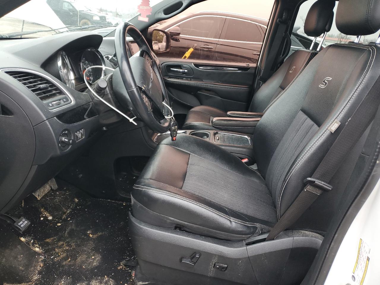 2014 Chrysler Town & Country - Image 7