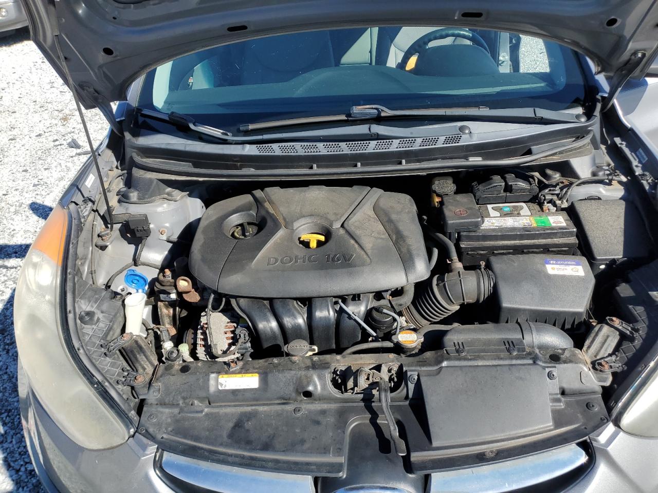 2011 Hyundai Elantra - Image 12