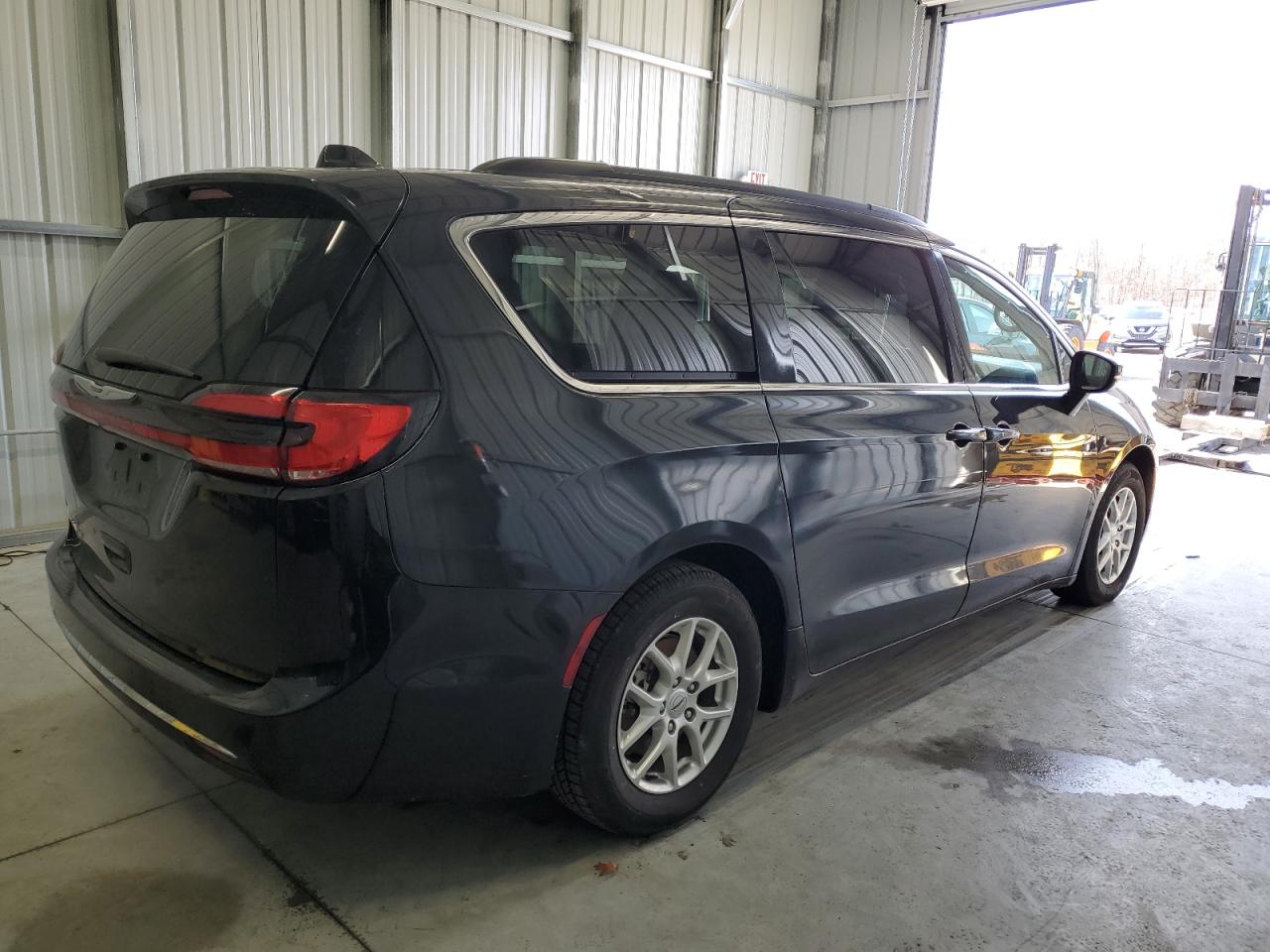 2022 Chrysler Pacifica - Image 3