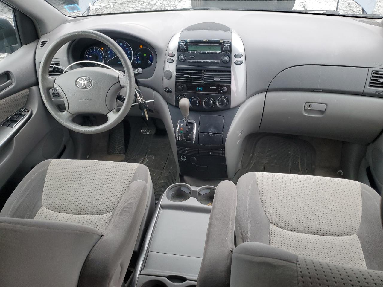 2009 Toyota Sienna - Image 9