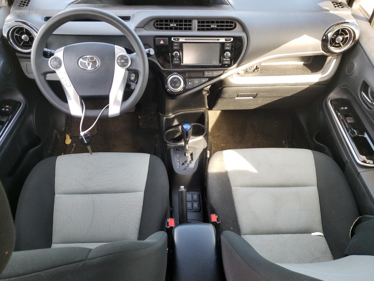 2016 Toyota Prius - Image 8