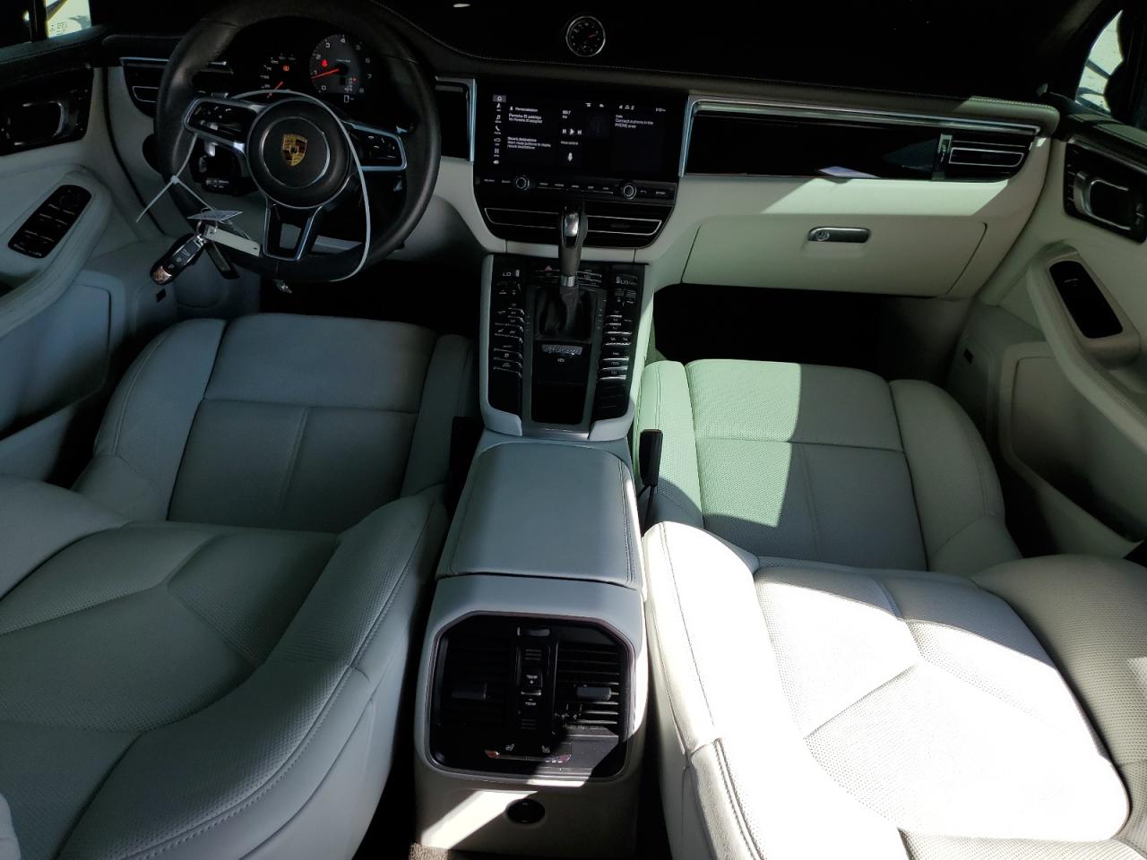 2021 Porsche Macan - Image 8