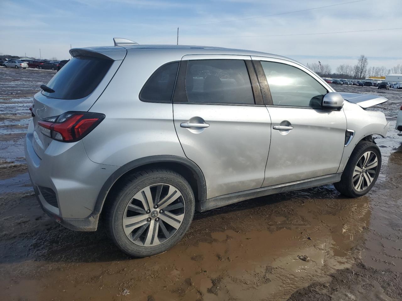 2021 Mitsubishi Outlander - Image 3