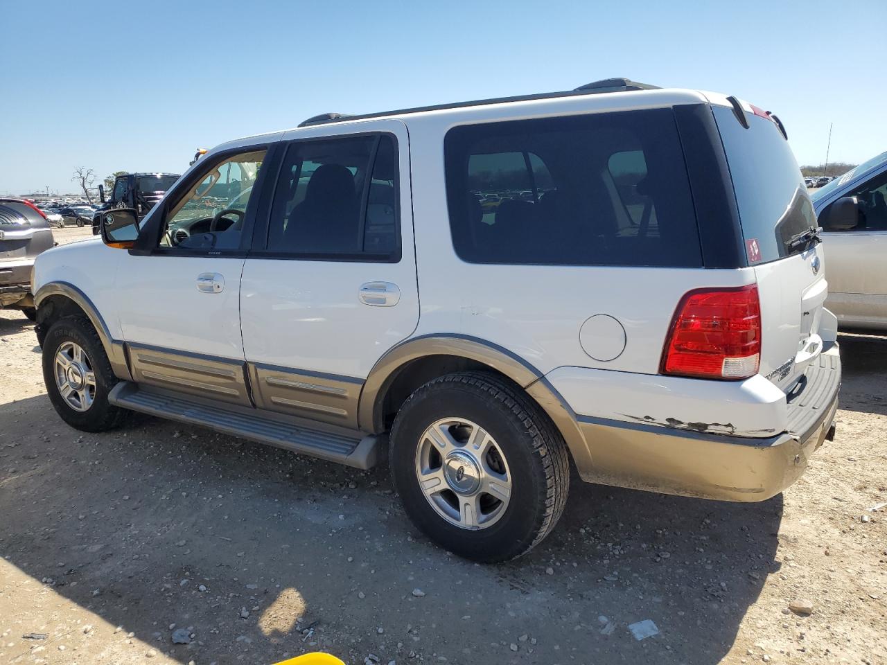 2004 Ford Expedition - Image 2