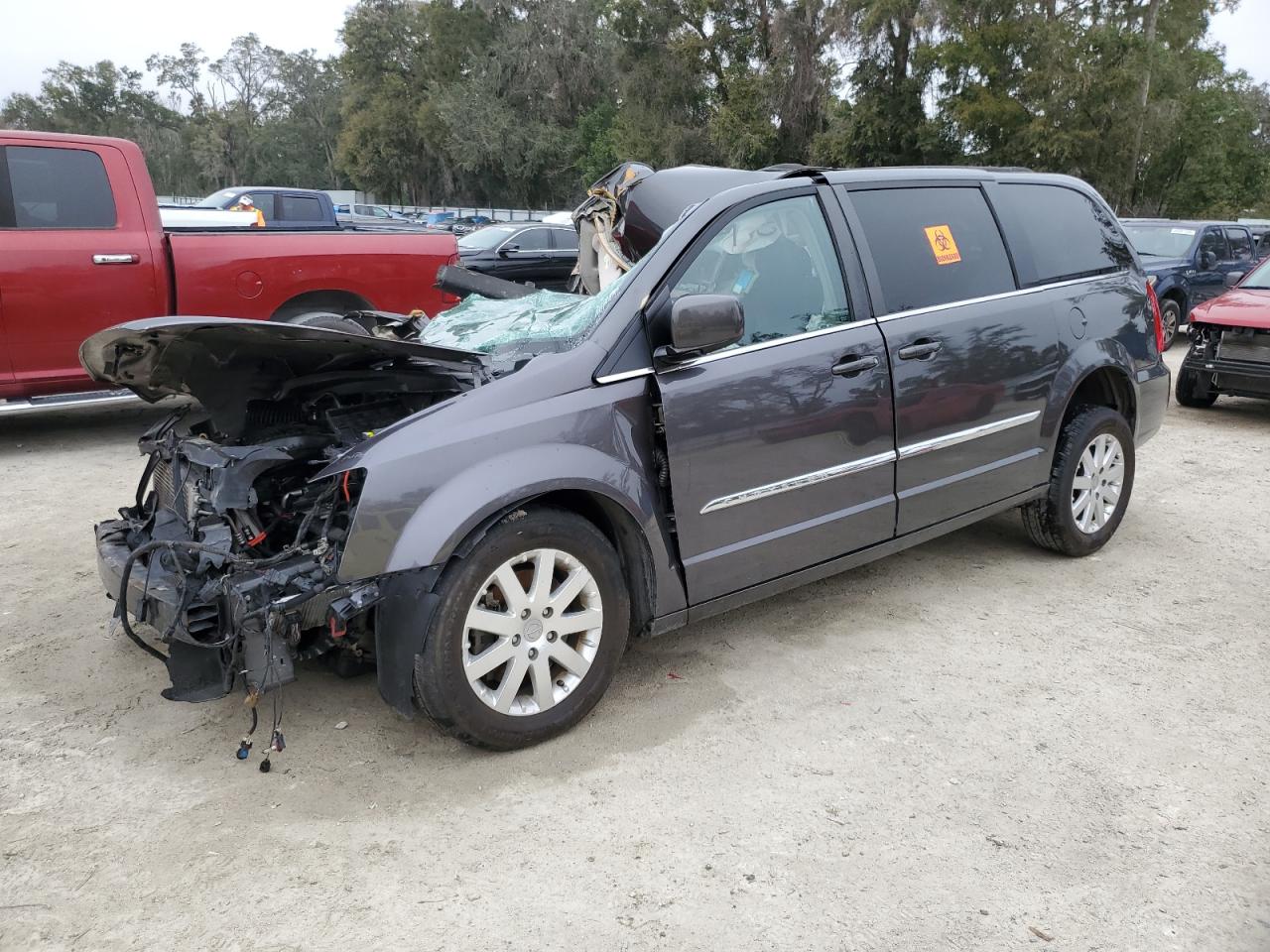 2016 Chrysler Town & Country - Image 1