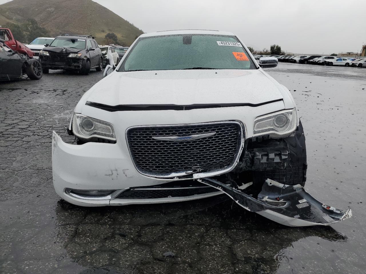 2016 Chrysler 300 - Image 5