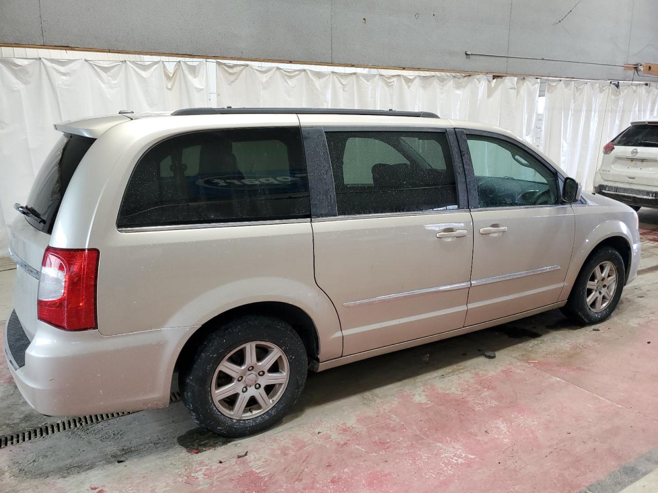 2013 Chrysler Town & Country - Image 3
