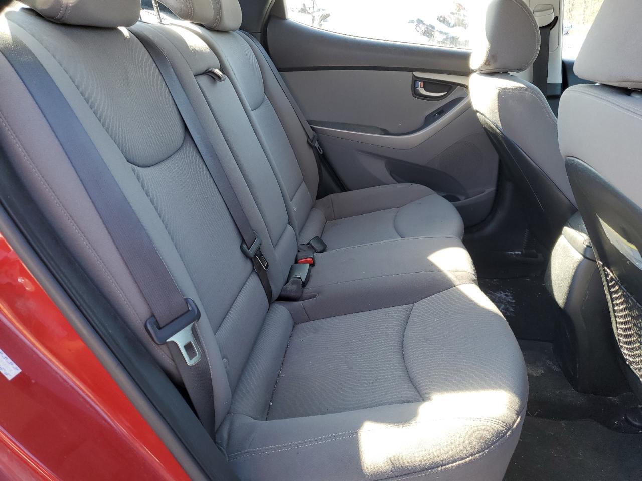 2016 Hyundai Elantra - Image 10