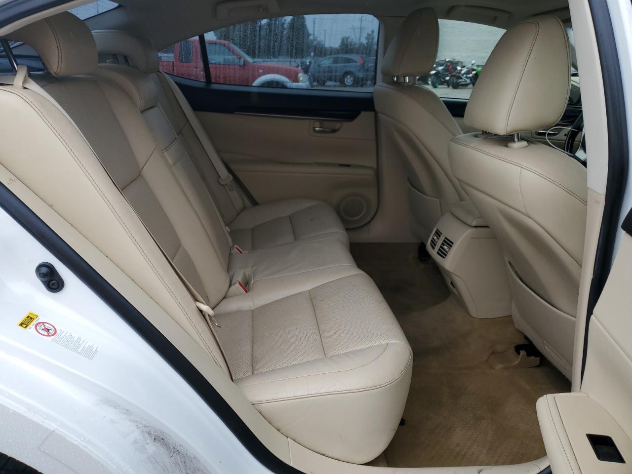 2014 Lexus ES - Image 11