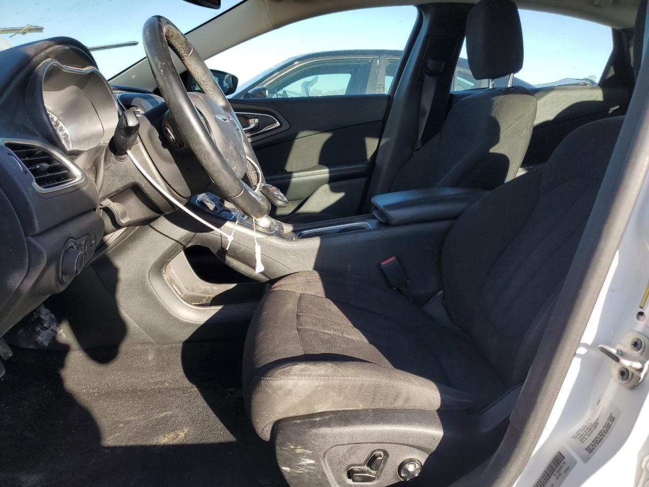 2015 Chrysler 200 - Image 7
