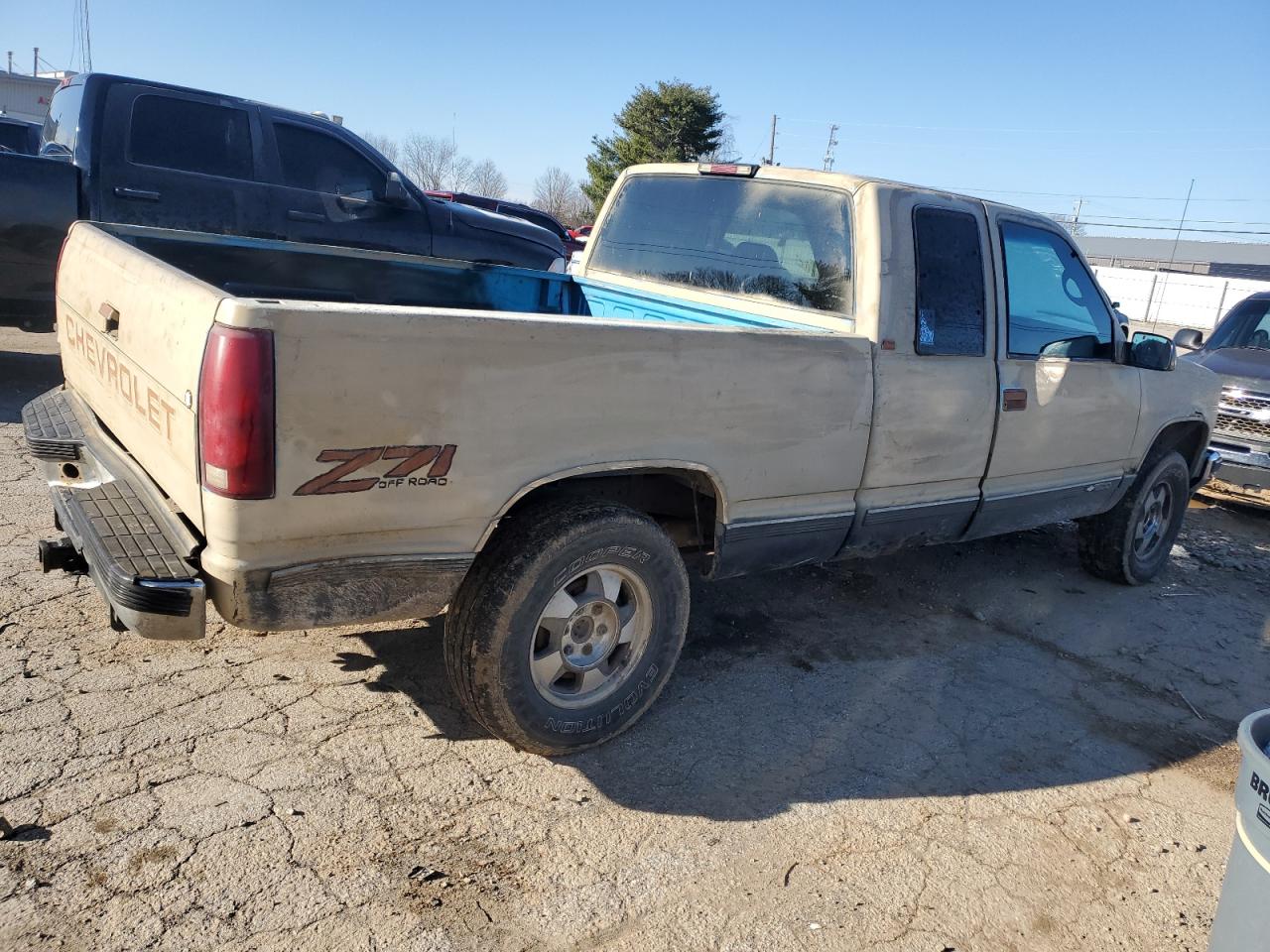1995 Chevrolet GMT-400 - Image 3