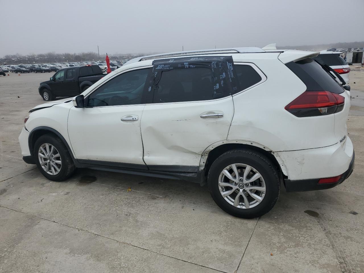 2018 Nissan Rogue - Image 2