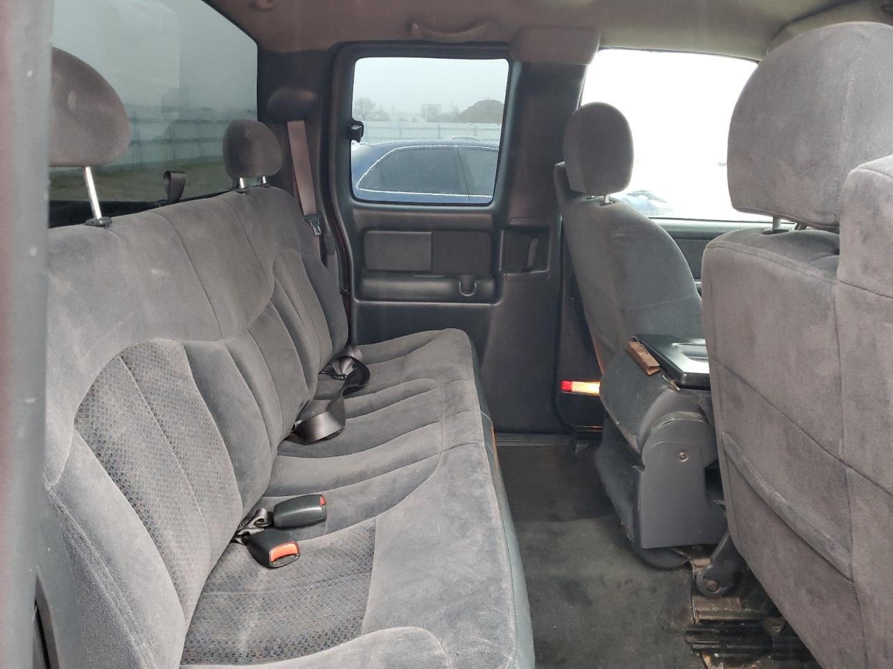 2002 Chevrolet Silverado - Image 10